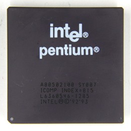Processador Intel Pentium — destaque na evolução dos processadores Intel na década de 1990, com foco em desempenho gráfico e multitarefa.