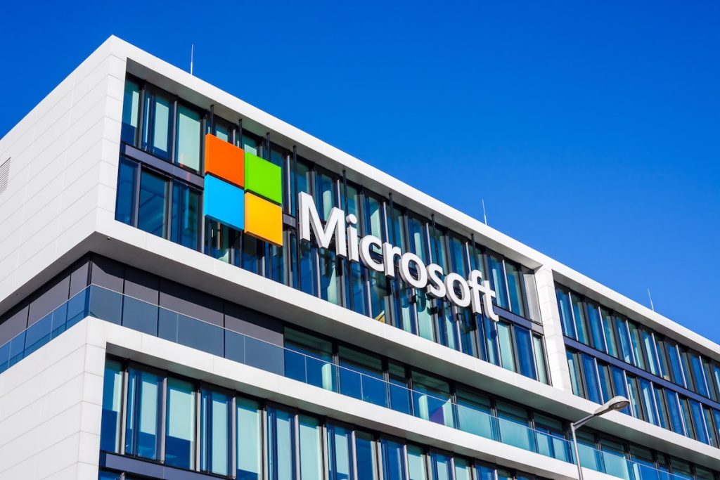 Logotipo da Microsoft em prédio comercial, Munique, Alemanha