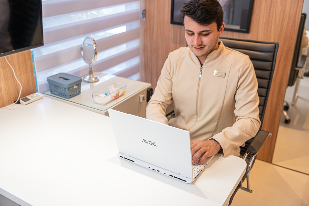Portabilidade é essencial para o notebook na rotina do dentista