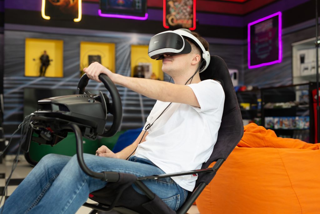 Esportes virtuais: nessa categoria, jogadores replicam movimentos reais usando simuladores. Assim, modalidades com ciclismo, corrida, remo, tênis e triatlo reúnem atividade física e tecnologia.