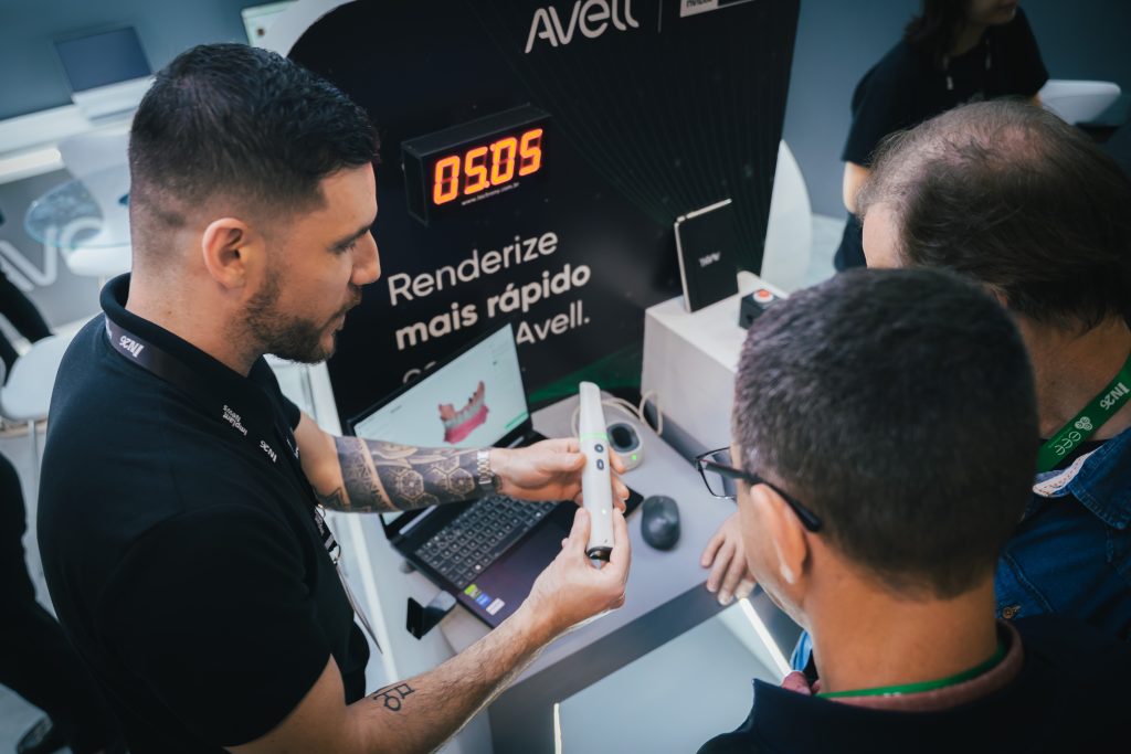 Testando um scanner da Straumann no Notebook Avell durante o InCongress 2026